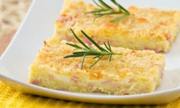 Virtų bulvių apkepas su kumpiu