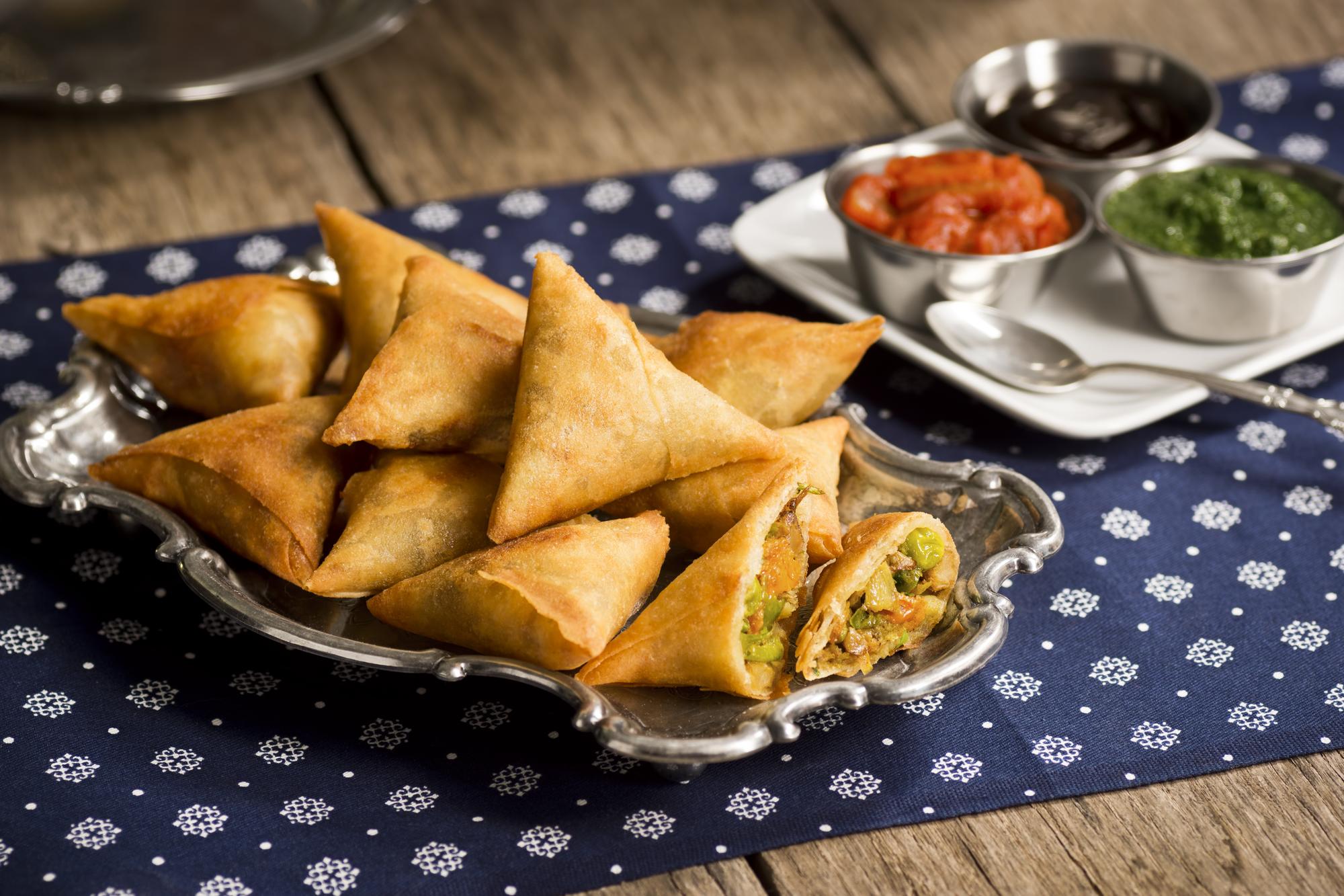 Vis labiau vertinami samosa - indiški pyragėliai: pasigaminkite juos namuose