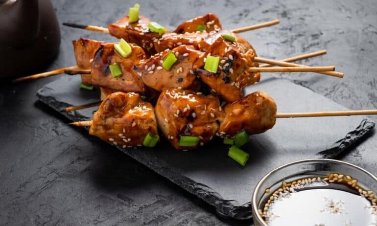 Vytaras Radzevičius: tradicinis japoniškas yakitori šiuo metu Lietuvoje itin „ant bangos“ (+ receptas)