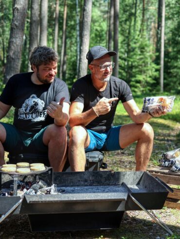 Kulinarinių idėjų projekto autoriai gamtoje