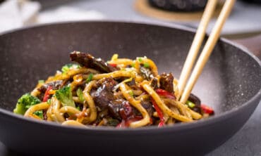 Japoniški wok makaronai