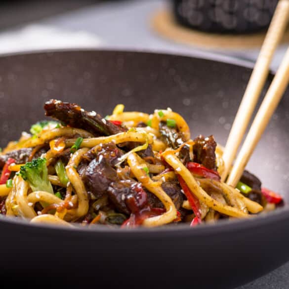 Japoniški wok makaronai