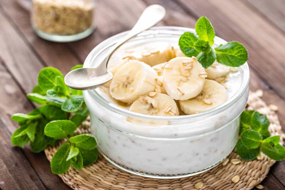 Grūdėtos varškės desertas