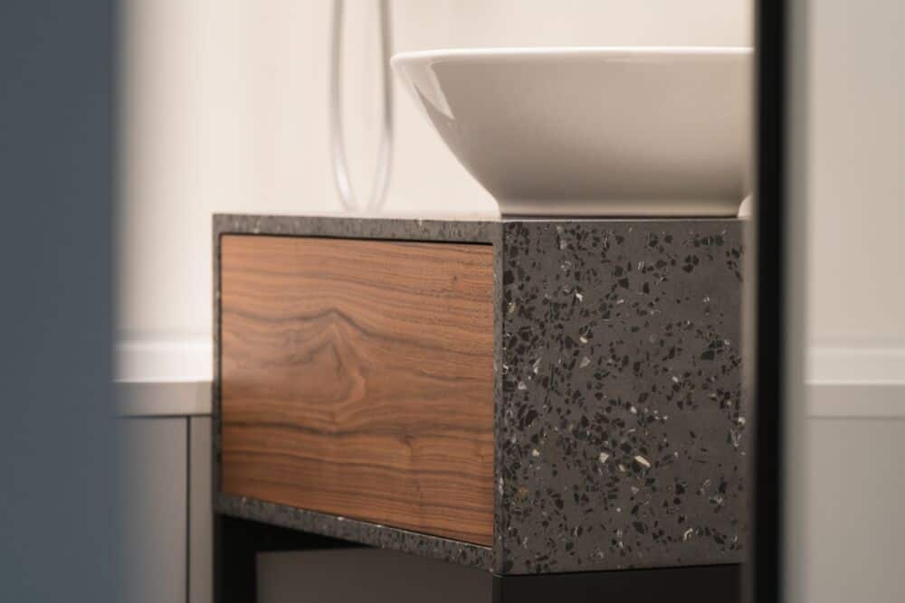 Terrazzo vonioje / Shutterstock