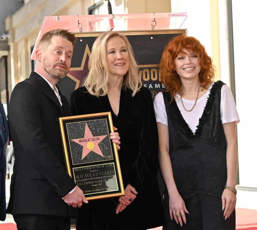 Catherine O'Hara su Keviną vaidinusiu Macaulay Culkin / Shutterstock