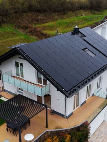 Namas su saulės elektrine
