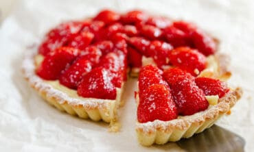 Tarta su uogomis / Shutterstock