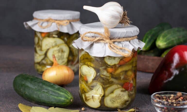 Pjaustyti agurkai žiemai / Shutterstock