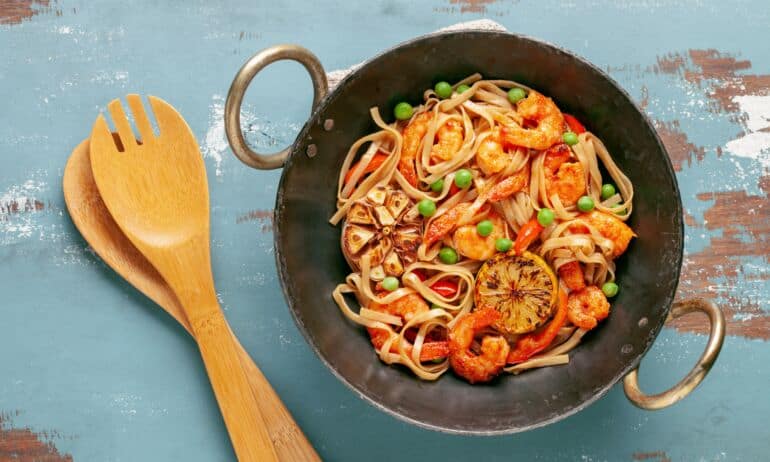 wok makaronai