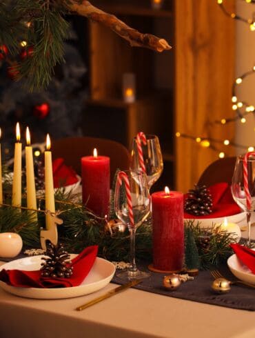 Naujametinis stalas / Shutterstock