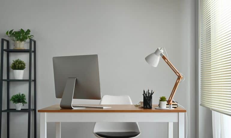 Darbo stalas / Shutterstock