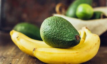 Avokadas ir bananas / Shutterstock