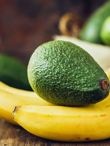 Avokadas ir bananas / Shutterstock