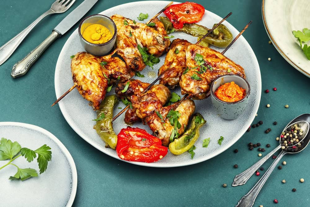 Mėsa griliui: barbekiu skonio vištienos sparneliai / Pranešimo aut. nuotr.