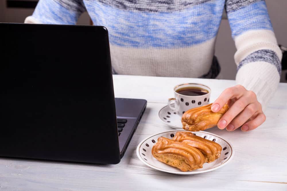Pietūs darbe / Shutterstock