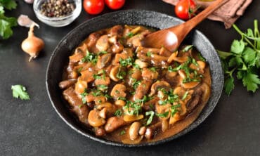 Kiaulienos kumpis troškinyje su daržovėmis