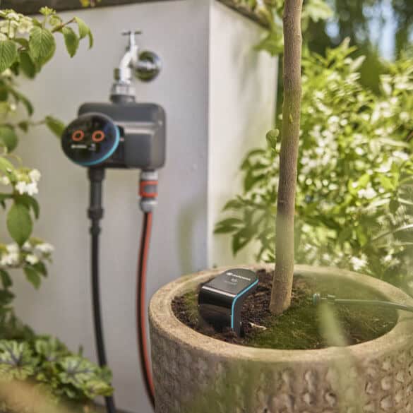 *GARDENA smart dirvožemio drėgmės jutiklis matuoja dirvos drėgmę ir atšaukia nereikalingus laistymo grafikus. Reikalingas pakankamas interneto ryšys ir GARDENA smart programėlė.